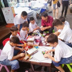 Chơi boardgame Tiên Đông tại đường sách Nguyễn Văn Bình